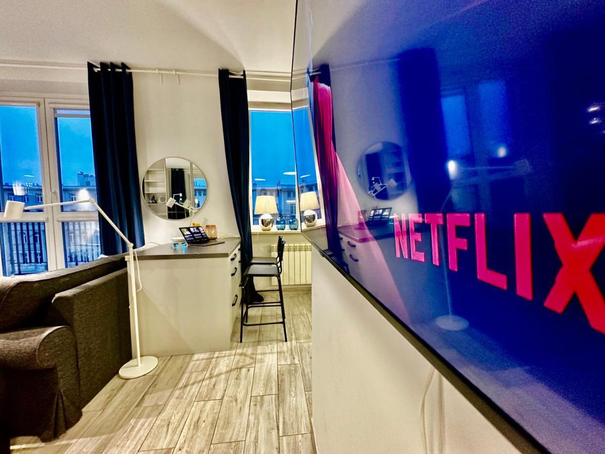 Super FORUM 2 Metro Fast WiFi Netflix, HBO, AppleTV Varsavia Esterno foto