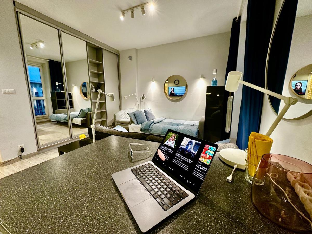 Super FORUM 2 Metro Fast WiFi Netflix, HBO, AppleTV Varsavia Esterno foto